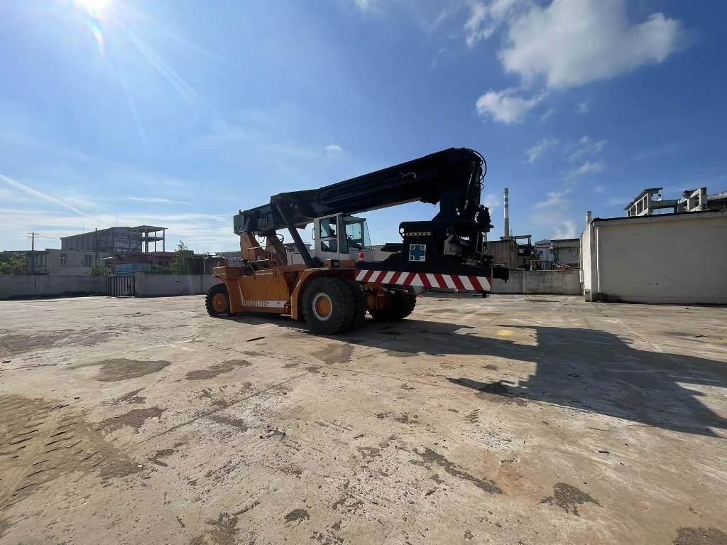 CVS Ferrari F 278.6 - Reachstacker: φωτογραφία 2 CVS Ferrari F 278.6 - Reachstacker: φωτογραφία 2