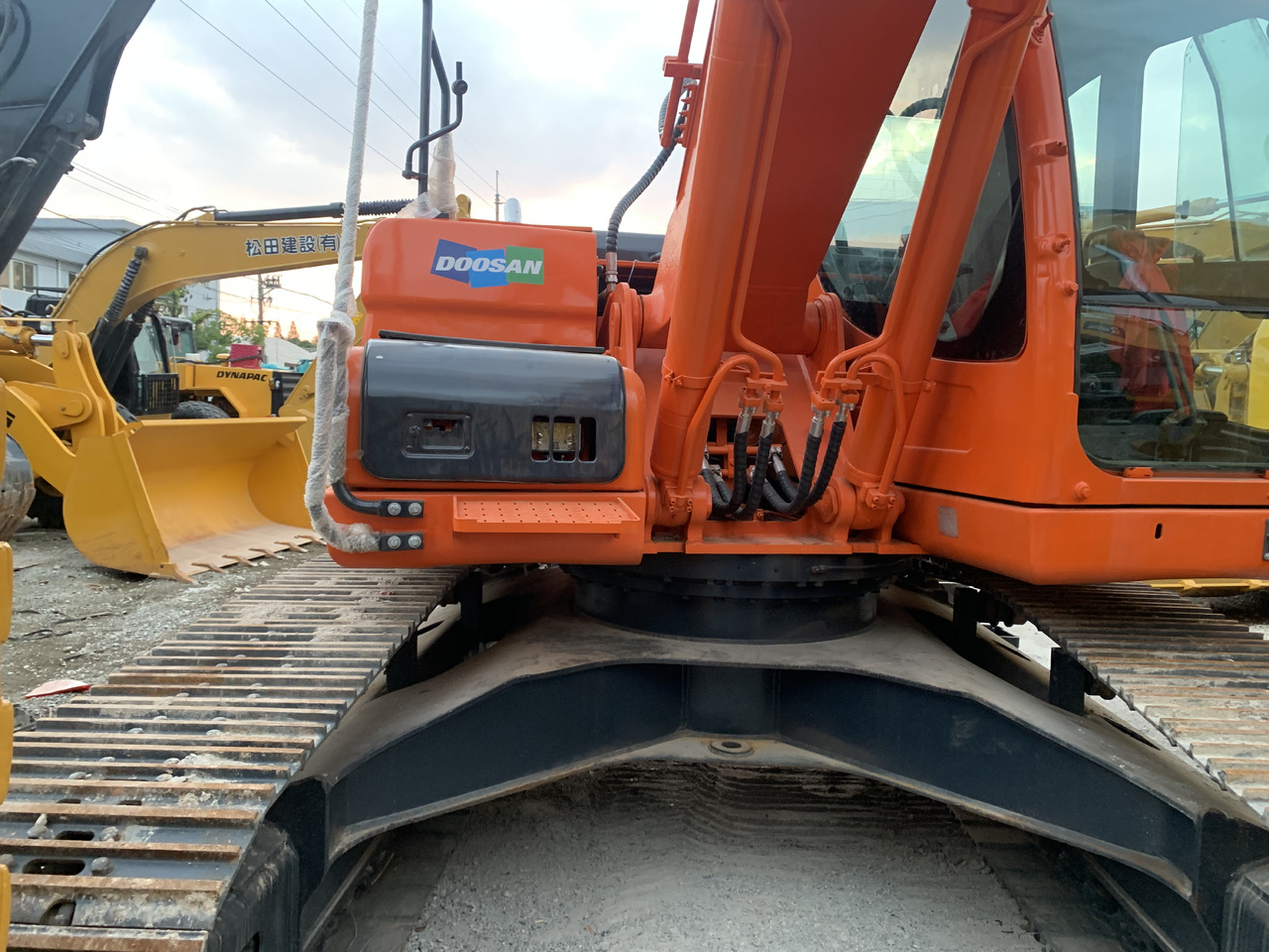 DOOSAN DX225LC - Τροχοφόρος εκσκαφέας: φωτογραφία 4 DOOSAN DX225LC - Τροχοφόρος εκσκαφέας: φωτογραφία 4