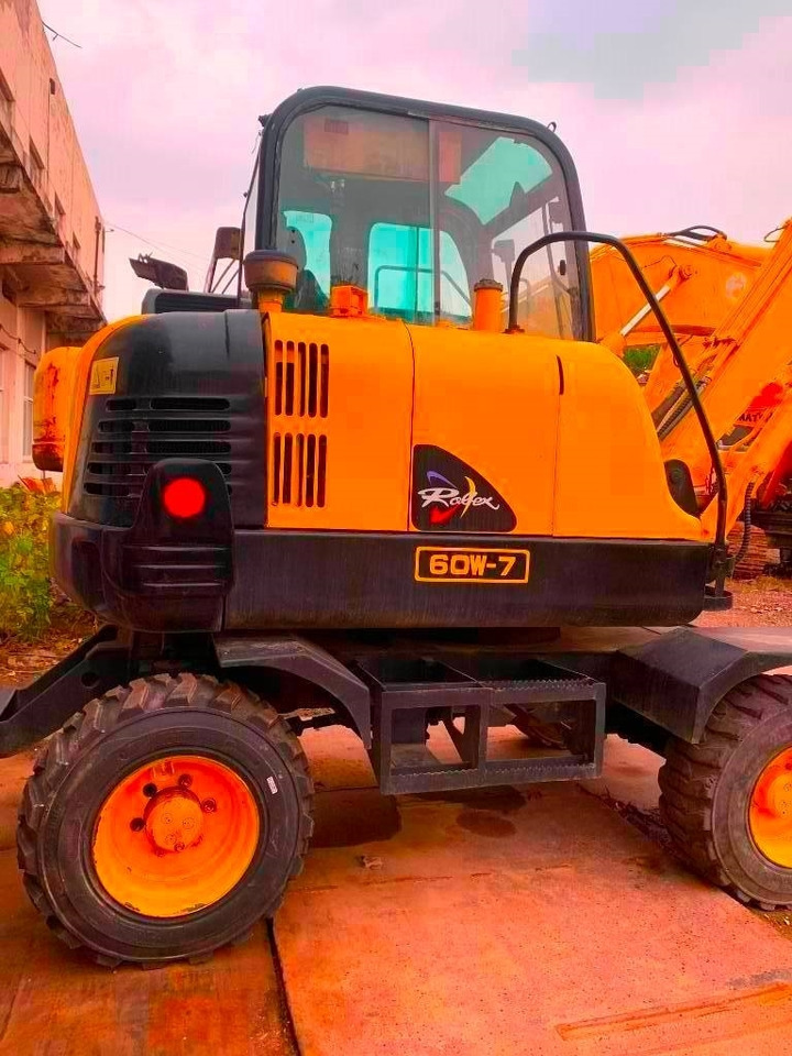 Hyundai Robex 60 W-7  - Τροχοφόρος εκσκαφέας: φωτογραφία 3 Hyundai Robex 60 W-7  - Τροχοφόρος εκσκαφέας: φωτογραφία 3