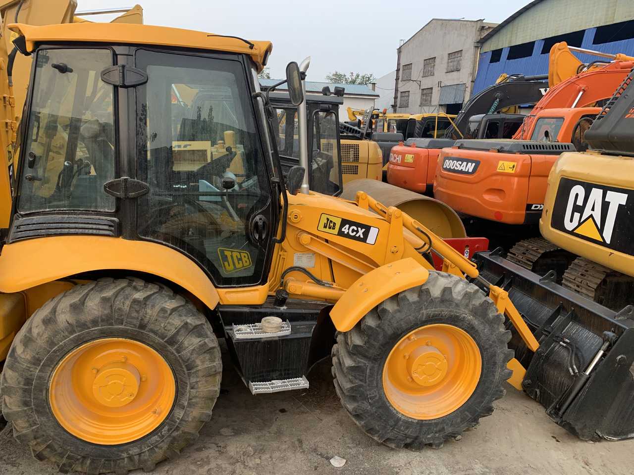 JCB 4CX - Ελαστιχοφόρος φορτωτής: φωτογραφία 1 JCB 4CX - Ελαστιχοφόρος φορτωτής: φωτογραφία 1