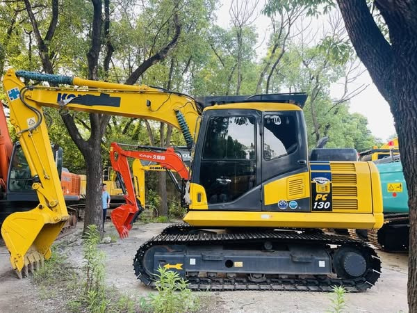 Komatsu PC130-8 - Μίνι εκσκαφέας: φωτογραφία 1 Komatsu PC130-8 - Μίνι εκσκαφέας: φωτογραφία 1