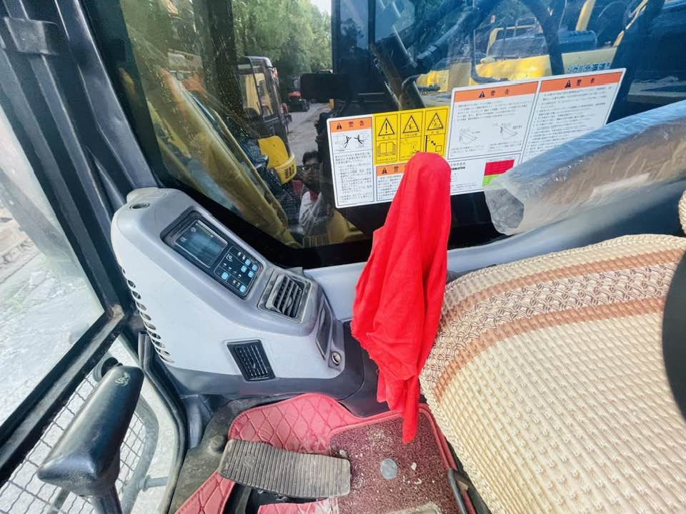 Komatsu PC130-8 - Μίνι εκσκαφέας: φωτογραφία 4 Komatsu PC130-8 - Μίνι εκσκαφέας: φωτογραφία 4