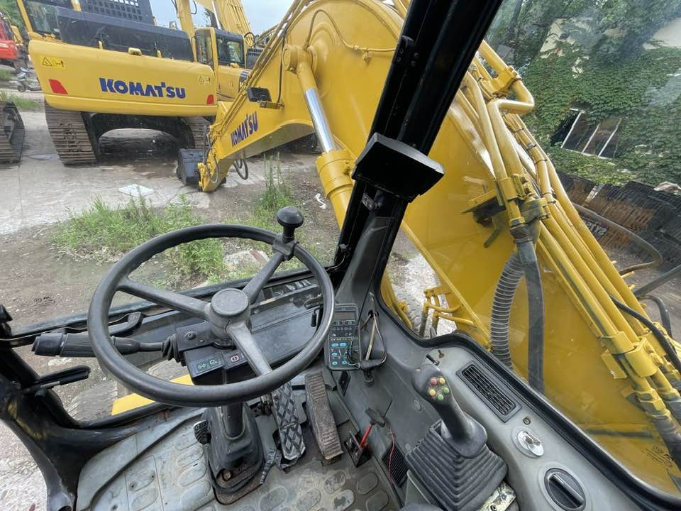 Komatsu PW160-8 - Τροχοφόρος εκσκαφέας: φωτογραφία 2 Komatsu PW160-8 - Τροχοφόρος εκσκαφέας: φωτογραφία 2