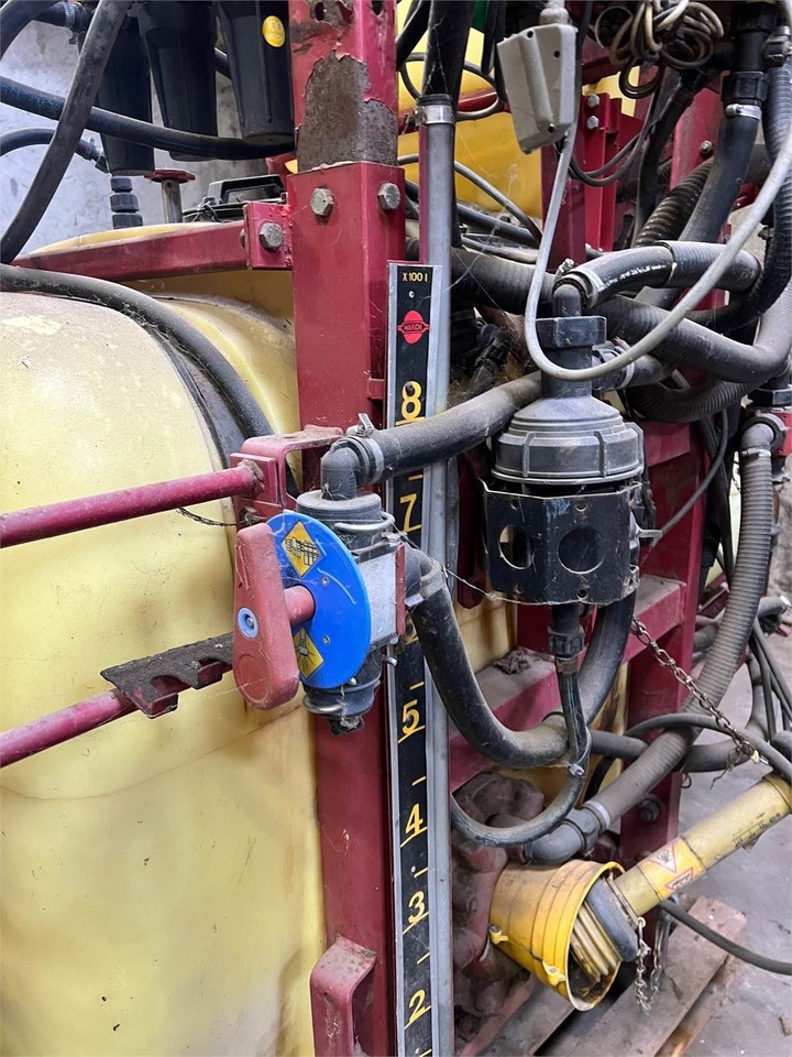 Hardi 800 L MED 12 BOM - Αναρτώμενο ψεκαστικό: φωτογραφία 4 Hardi 800 L MED 12 BOM - Αναρτώμενο ψεκαστικό: φωτογραφία 4