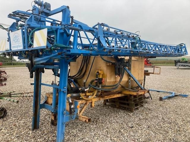 Lindus 3000 L - 30 M BOM - Αναρτώμενο ψεκαστικό: φωτογραφία 1 Lindus 3000 L - 30 M BOM - Αναρτώμενο ψεκαστικό: φωτογραφία 1