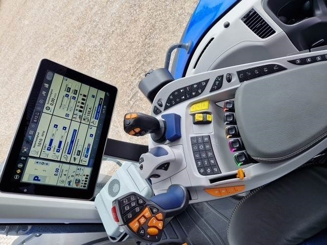 Τρακτέρ New Holland T8.435 PLMI UC ST. V: φωτογραφία 6