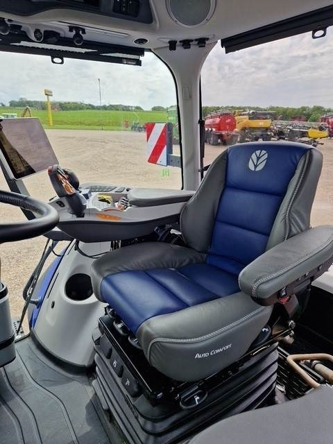Τρακτέρ New Holland T8.435 PLMI UC ST. V: φωτογραφία 7