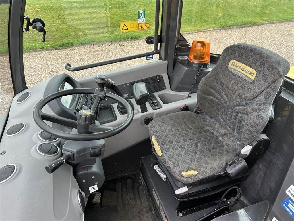 Ελαστιχοφόρος φορτωτής New Holland W80C ZB HS-AG: φωτογραφία 10