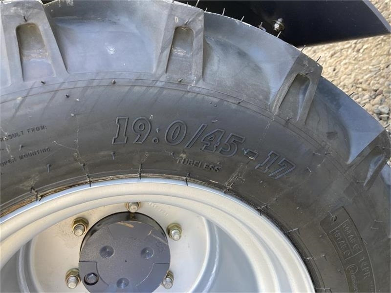 Eurotrac W13F - Σπαστός φορτωτής: φωτογραφία 4 Eurotrac W13F - Σπαστός φορτωτής: φωτογραφία 4