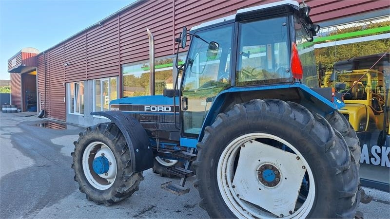 Ford 8240 - Τρακτέρ: φωτογραφία 2 Ford 8240 - Τρακτέρ: φωτογραφία 2