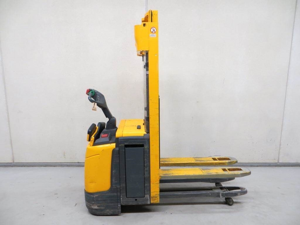 Jungheinrich ERC 212Z  - Μηχάνημα στοίβαξης: φωτογραφία 1 Jungheinrich ERC 212Z  - Μηχάνημα στοίβαξης: φωτογραφία 1