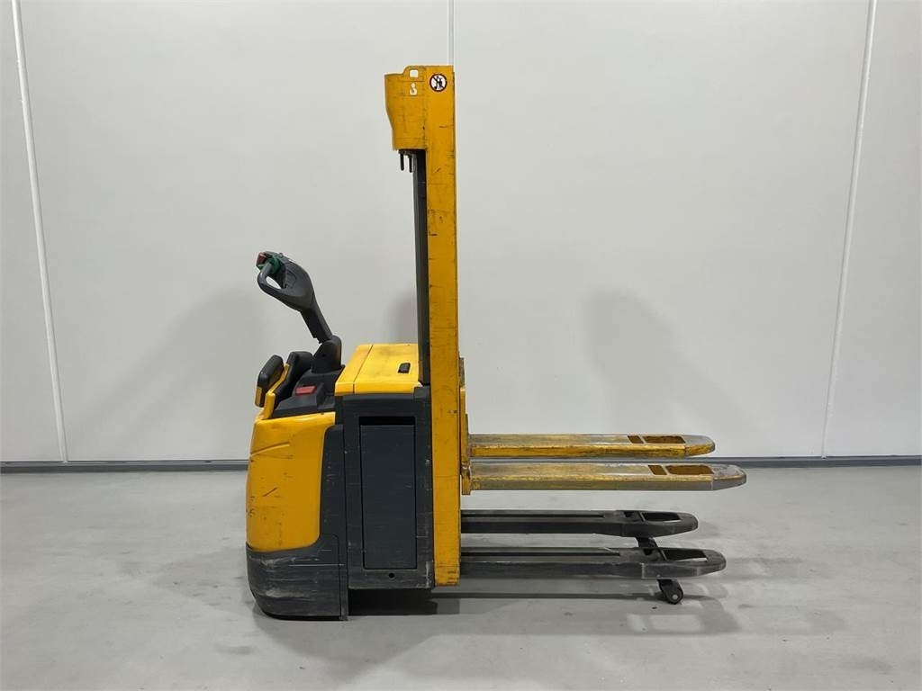 Jungheinrich ERC 212Z - Μηχάνημα στοίβαξης: φωτογραφία 1 Jungheinrich ERC 212Z - Μηχάνημα στοίβαξης: φωτογραφία 1