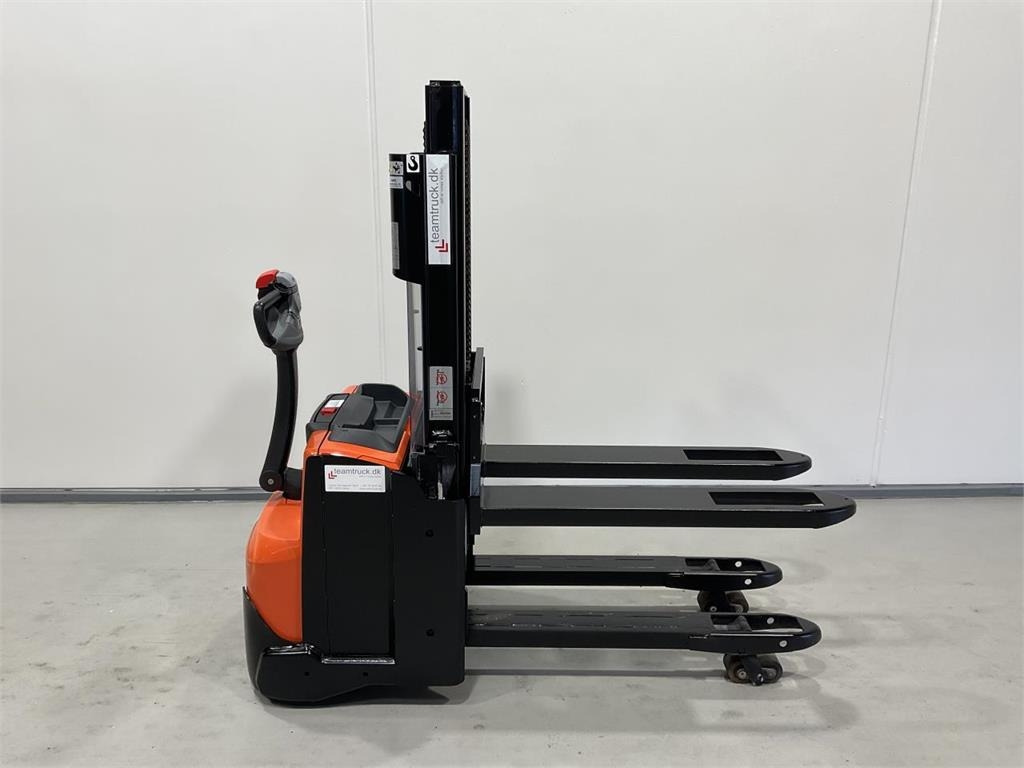 Toyota SWE200D - Μηχάνημα στοίβαξης: φωτογραφία 1 Toyota SWE200D - Μηχάνημα στοίβαξης: φωτογραφία 1