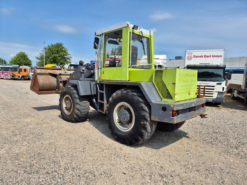 O & K L15 With bucket and quickshift - Ελαστιχοφόρος φορτωτής: φωτογραφία 3 O & K L15 With bucket and quickshift - Ελαστιχοφόρος φορτωτής: φωτογραφία 3