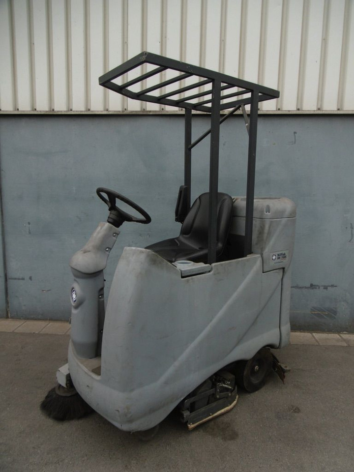 Nilfisk BR 700S - Μηχάνημα πλύσης-στέγνωσης: φωτογραφία 1 Nilfisk BR 700S - Μηχάνημα πλύσης-στέγνωσης: φωτογραφία 1