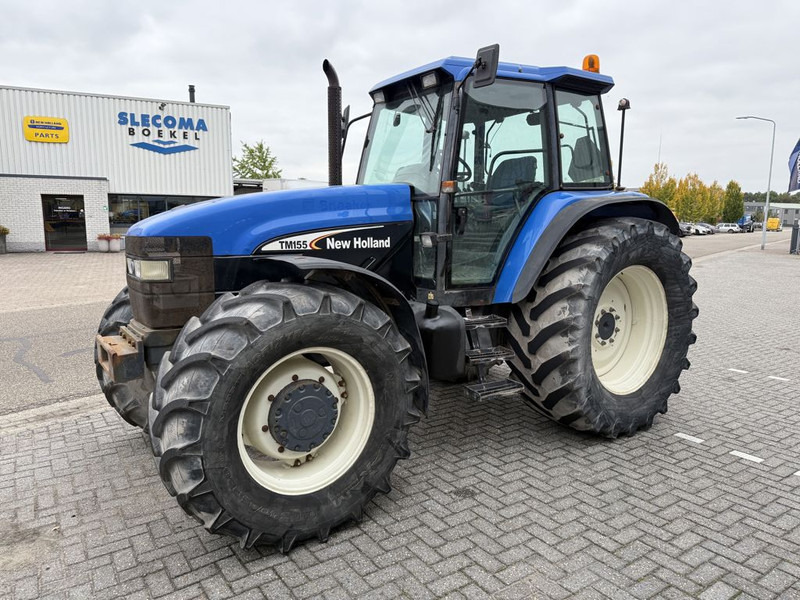 New Holland 8360 Range Command - Τρακτέρ: φωτογραφία 1 New Holland 8360 Range Command - Τρακτέρ: φωτογραφία 1