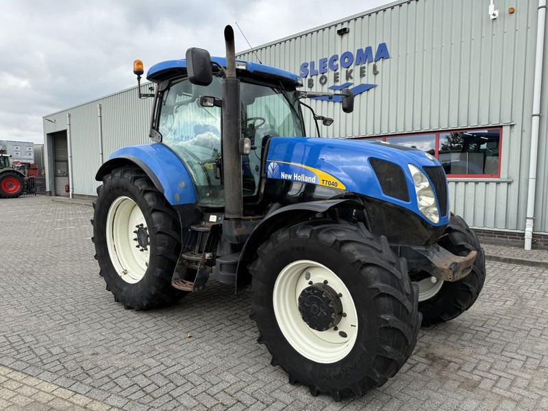 New Holland T7040 Power Command - Τρακτέρ: φωτογραφία 4 New Holland T7040 Power Command - Τρακτέρ: φωτογραφία 4