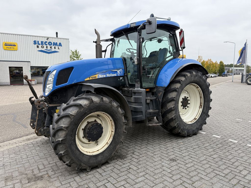 New Holland T7050 Power Command - Τρακτέρ: φωτογραφία 1 New Holland T7050 Power Command - Τρακτέρ: φωτογραφία 1
