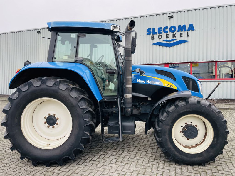New Holland TVT 135 Transmissie CVT fronthef pto - Τρακτέρ: φωτογραφία 5 New Holland TVT 135 Transmissie CVT fronthef pto - Τρακτέρ: φωτογραφία 5