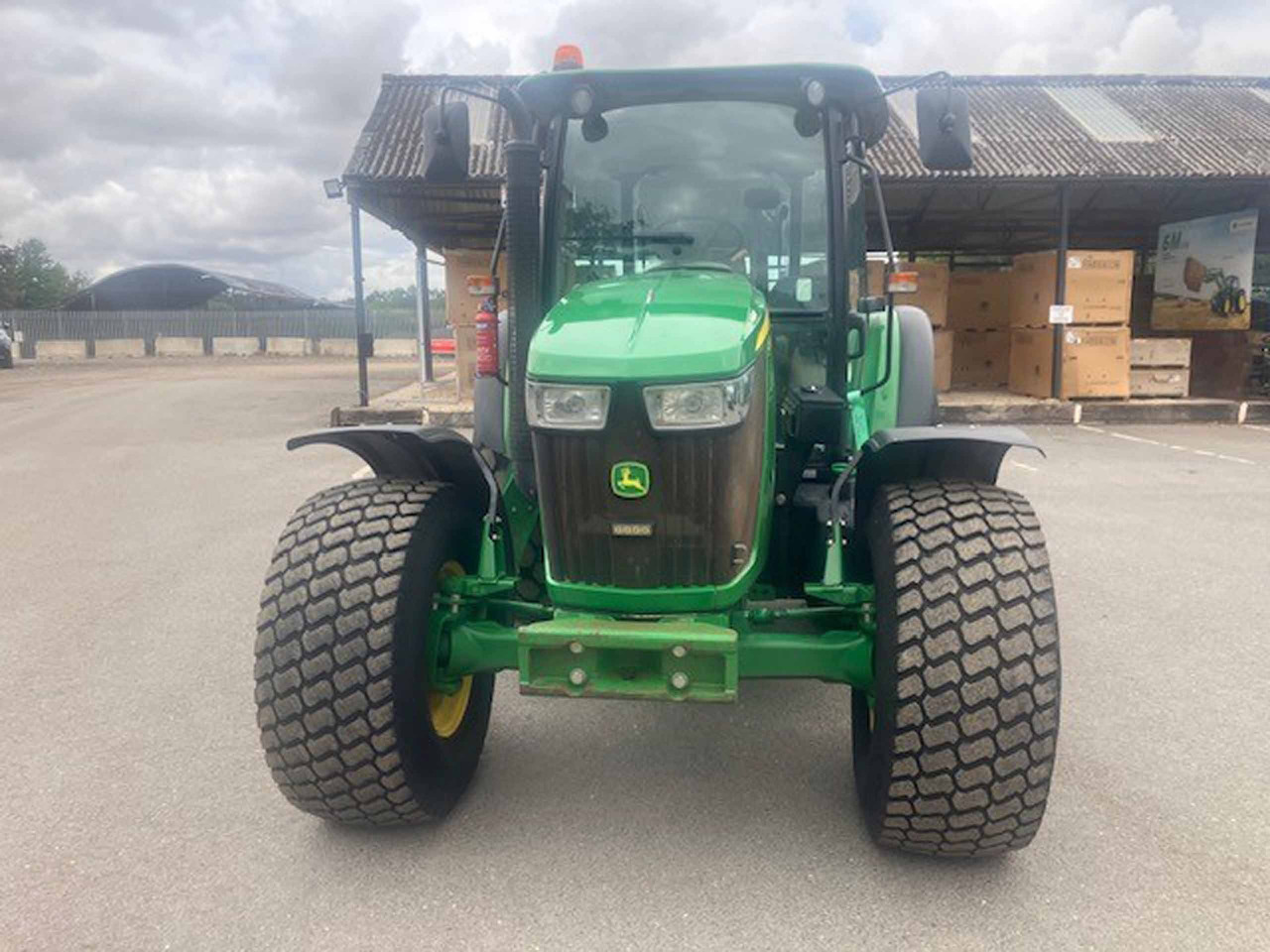 John Deere 5085M - Τρακτέρ: φωτογραφία 3 John Deere 5085M - Τρακτέρ: φωτογραφία 3