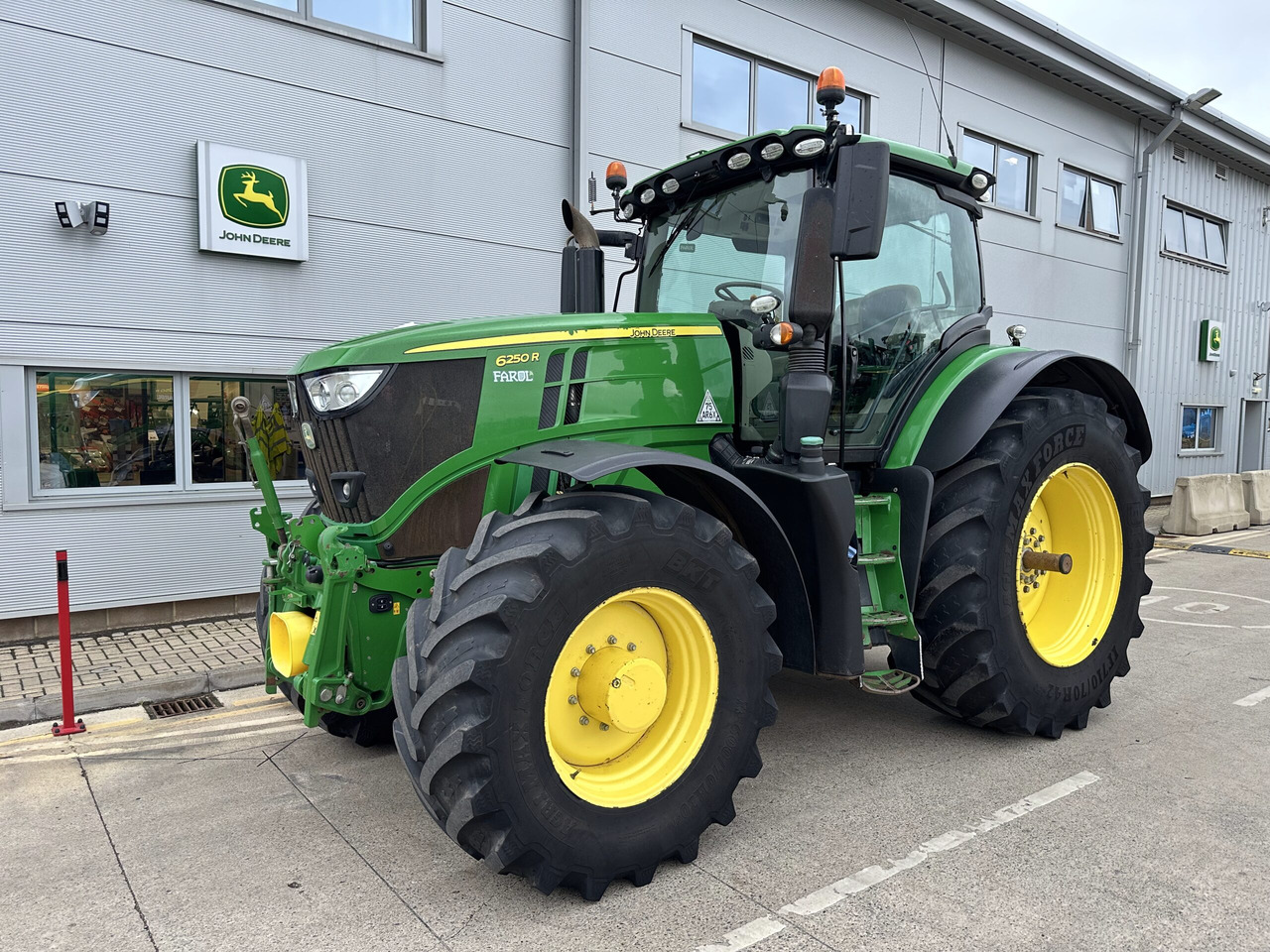 John Deere 6250R - Τρακτέρ: φωτογραφία 1 John Deere 6250R - Τρακτέρ: φωτογραφία 1