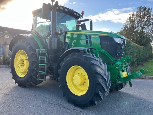 John Deere 6250R - Τρακτέρ: φωτογραφία 1 John Deere 6250R - Τρακτέρ: φωτογραφία 1
