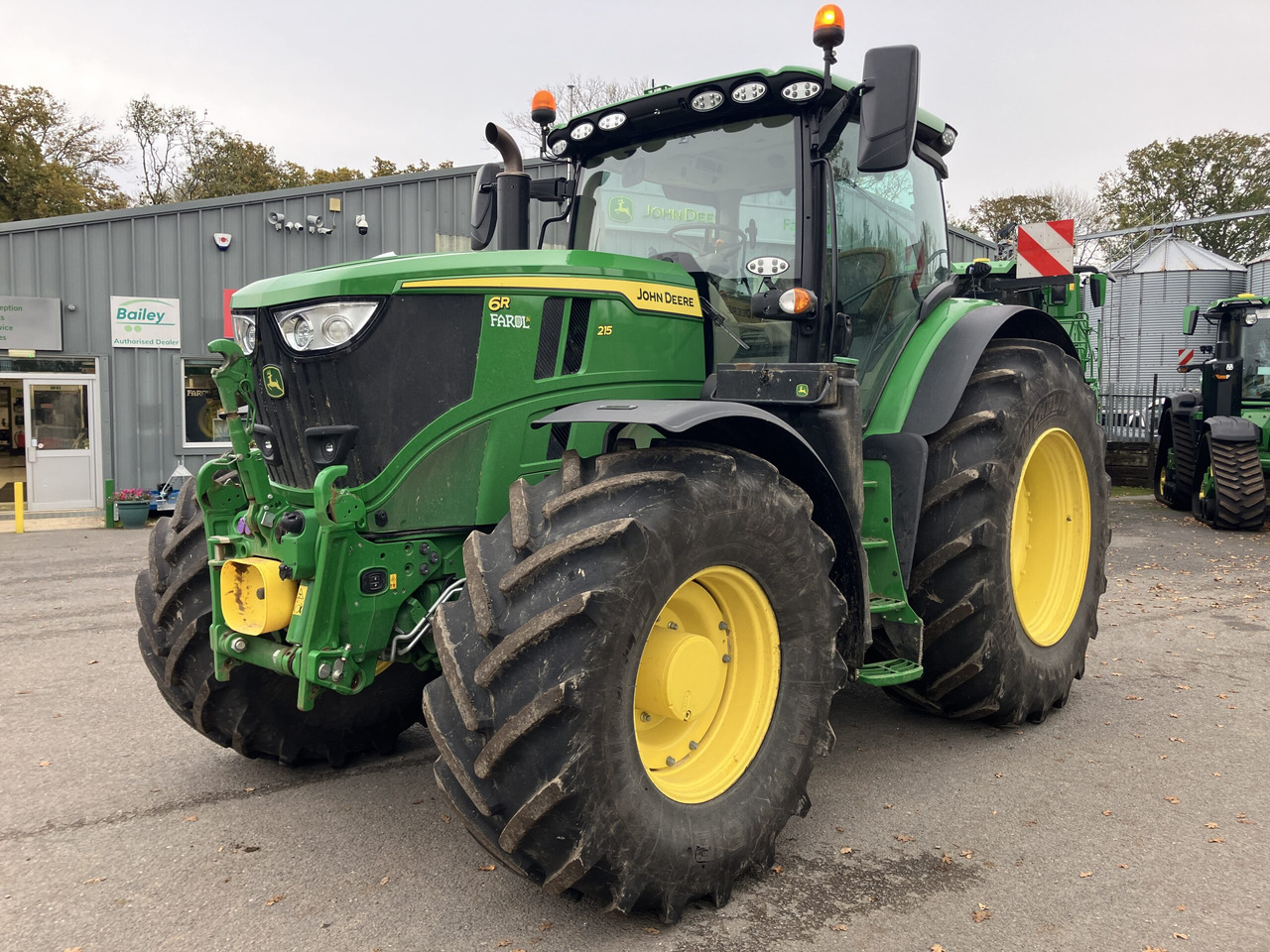 John Deere 6R 215 - Τρακτέρ: φωτογραφία 1 John Deere 6R 215 - Τρακτέρ: φωτογραφία 1