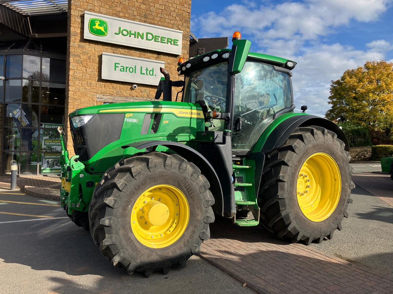 John Deere 6R 215 - Τρακτέρ: φωτογραφία 1 John Deere 6R 215 - Τρακτέρ: φωτογραφία 1