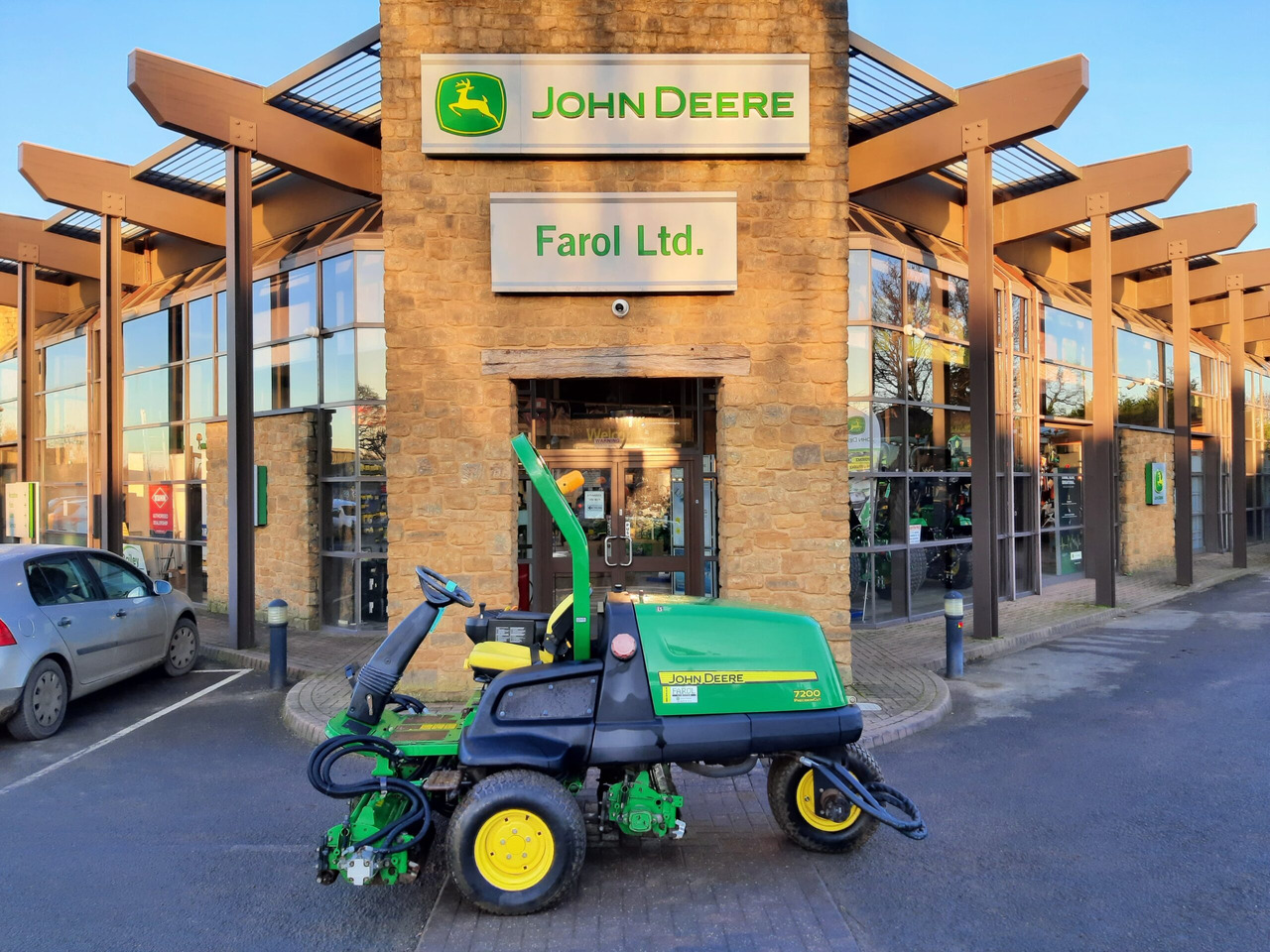 John Deere 7200 utility triple mower - Χλοοκοπτικό: φωτογραφία 2 John Deere 7200 utility triple mower - Χλοοκοπτικό: φωτογραφία 2