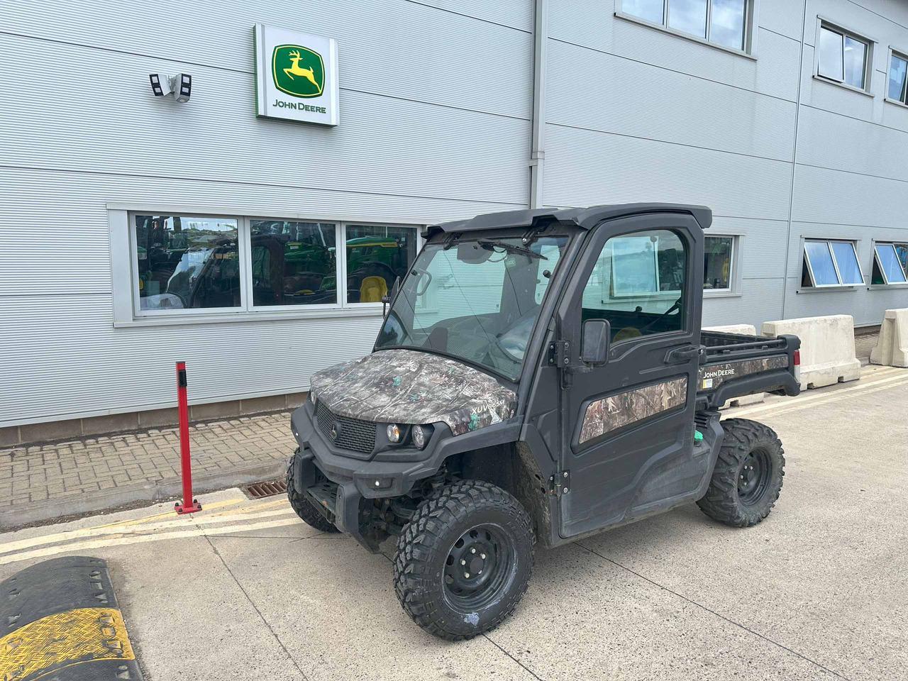 John Deere XUV865M - Τετράκλινα: φωτογραφία 1 John Deere XUV865M - Τετράκλινα: φωτογραφία 1