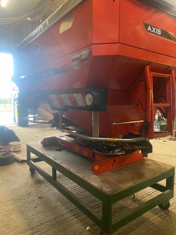 Kuhn Axis 50.2 H-EMC-W - Λιπασματοδιανομέας: φωτογραφία 4 Kuhn Axis 50.2 H-EMC-W - Λιπασματοδιανομέας: φωτογραφία 4