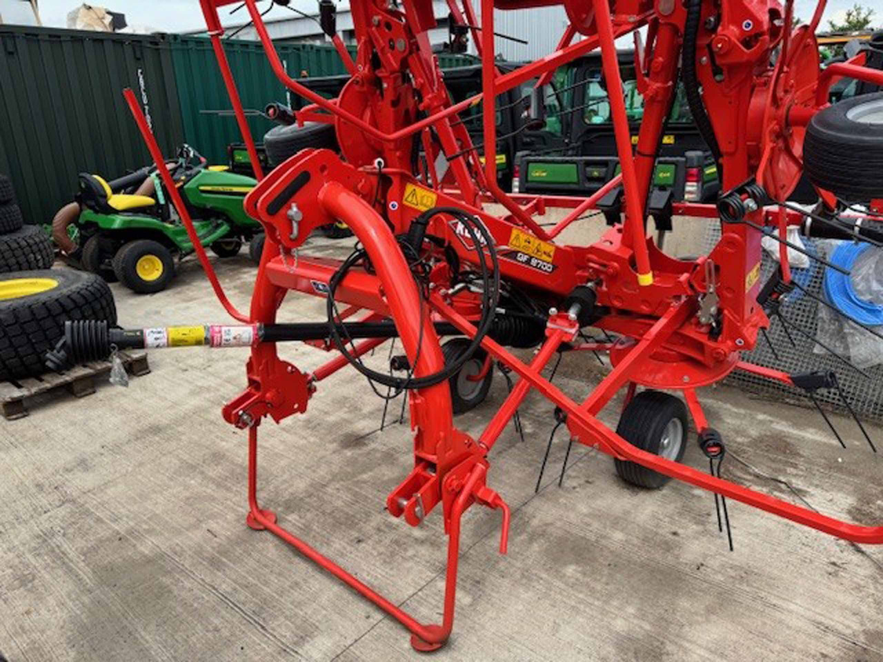 Kuhn GF8700 - Σανού και κτηνοτροφικά μηχανήματα: φωτογραφία 3 Kuhn GF8700 - Σανού και κτηνοτροφικά μηχανήματα: φωτογραφία 3