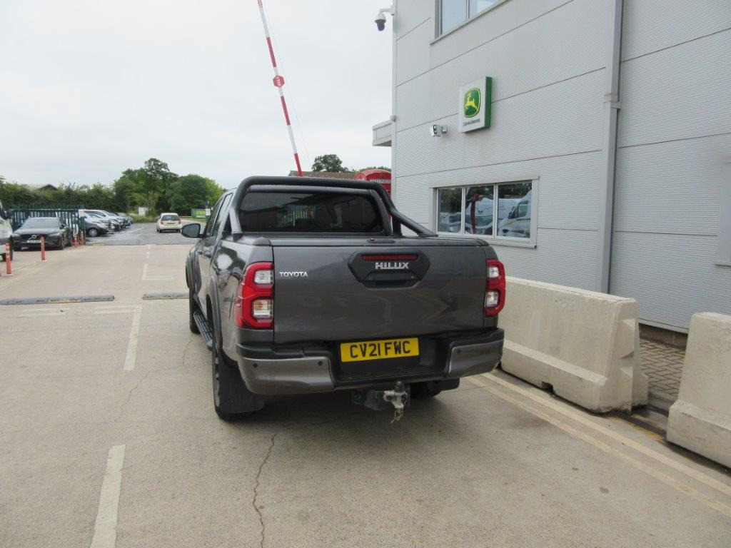 Toyota Hilux Invincible X - Ημιφορτηγό: φωτογραφία 5 Toyota Hilux Invincible X - Ημιφορτηγό: φωτογραφία 5