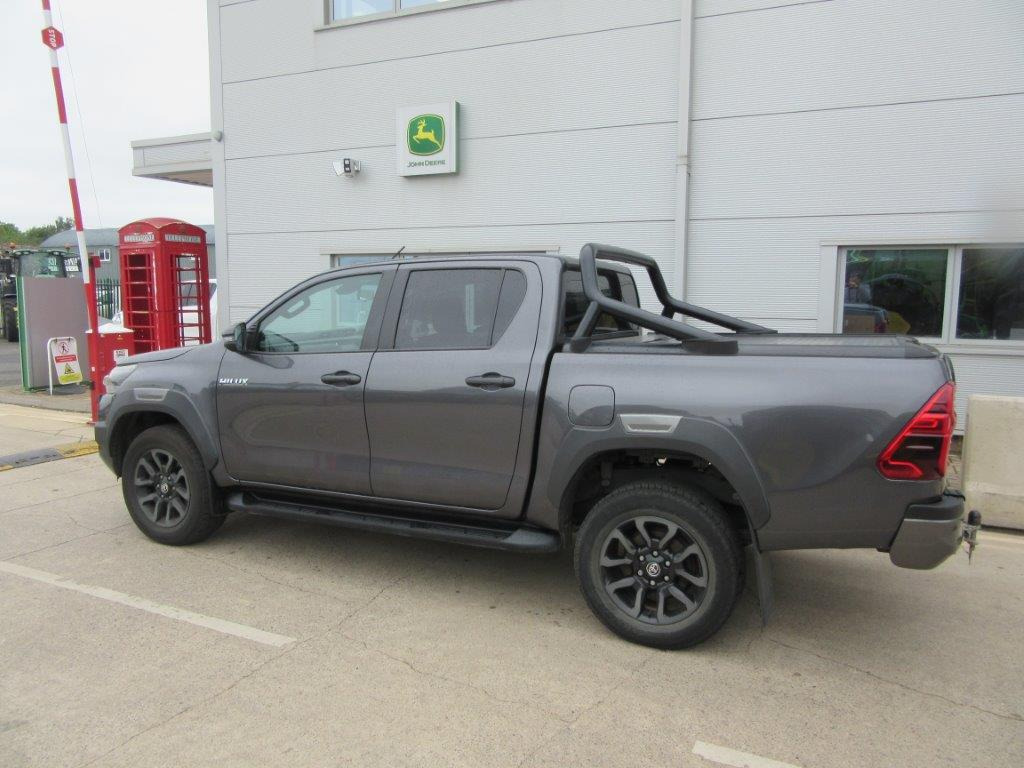 Toyota Hilux Invincible X - Ημιφορτηγό: φωτογραφία 4 Toyota Hilux Invincible X - Ημιφορτηγό: φωτογραφία 4