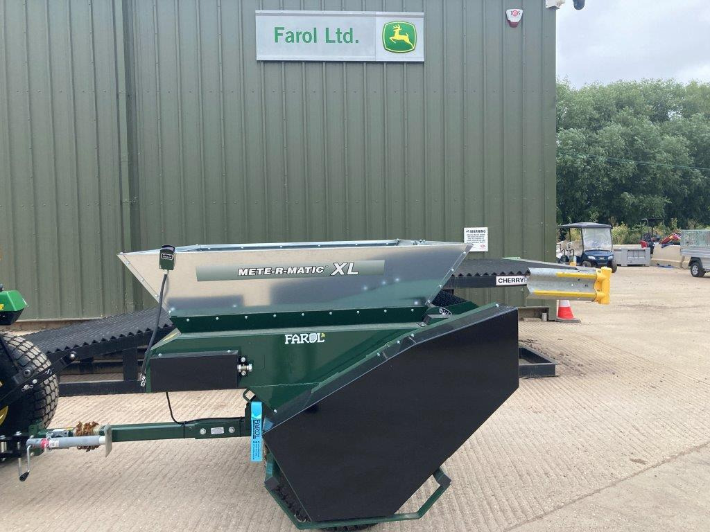 Turfco METE-R-MATIC XL Top Dresser - Μηχανήματα κήπου: φωτογραφία 2 Turfco METE-R-MATIC XL Top Dresser - Μηχανήματα κήπου: φωτογραφία 2