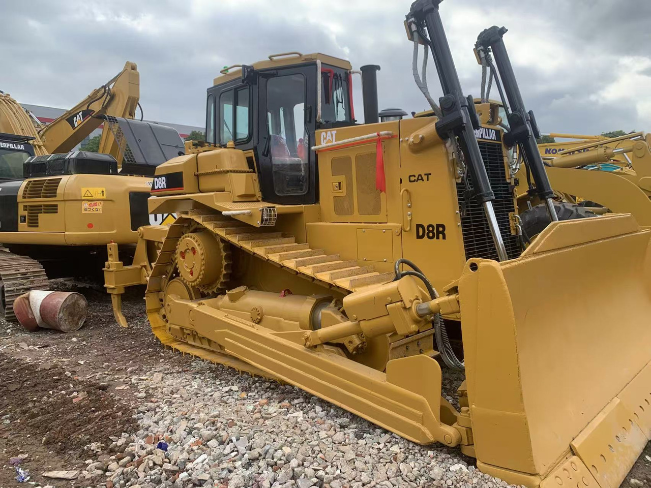 CATERPILLAR D8R - Μπουλντόζα: φωτογραφία 1 CATERPILLAR D8R - Μπουλντόζα: φωτογραφία 1