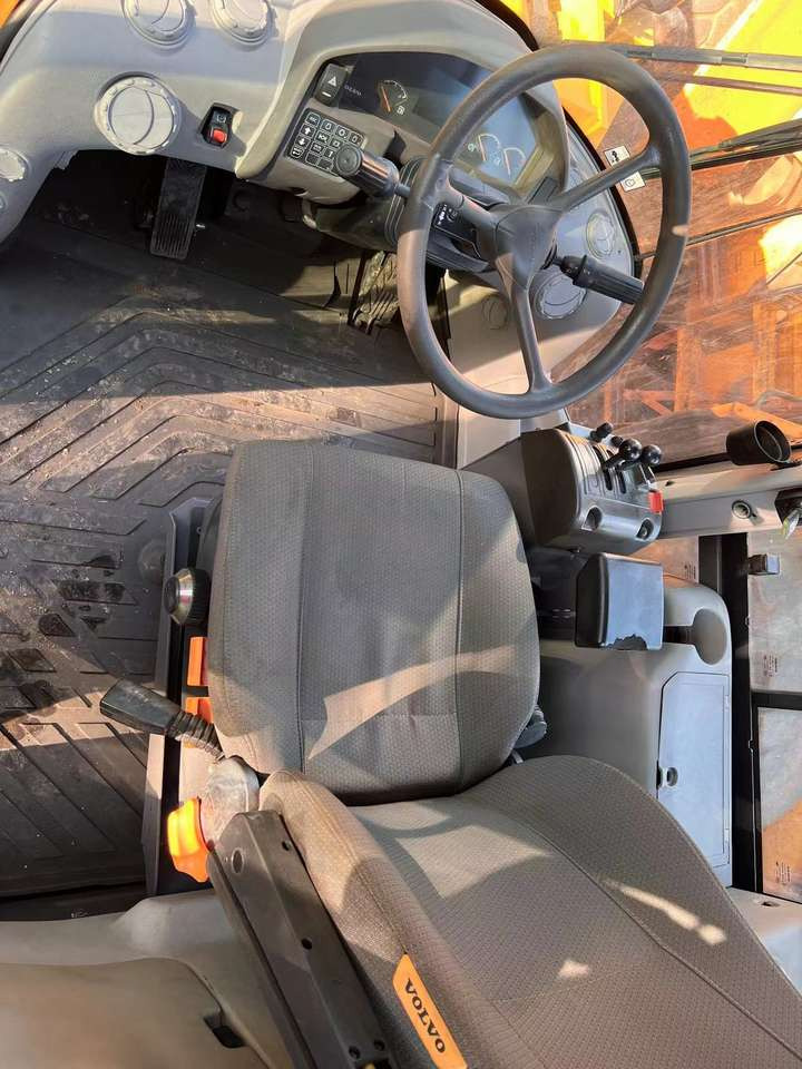 Hot Sale Used VOLVO L120GZ Loader Construction Machinery High Quality  Loader VOLVO - Ελαστιχοφόρος φορτωτής: φωτογραφία 4 Hot Sale Used VOLVO L120GZ Loader Construction Machinery High Quality  Loader VOLVO - Ελαστιχοφόρος φορτωτής: φωτογραφία 4