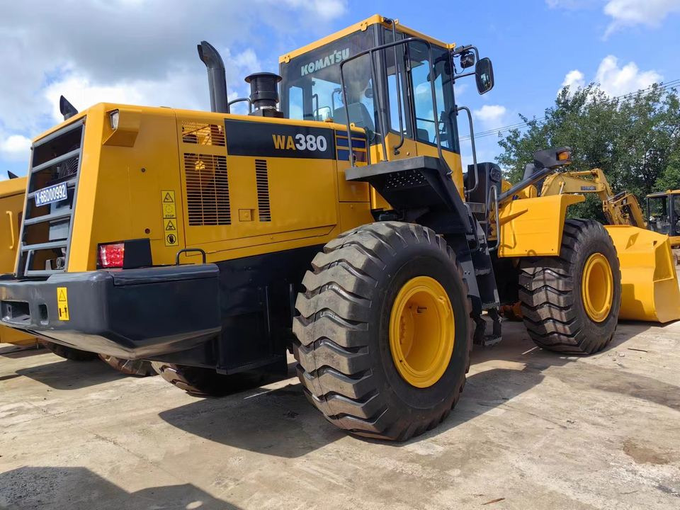Japan Made Original Komatsu Wa380z-6 Wheel Loader, WA380Z Cheap Used 5ton Payloader Price Low in China - Ελαστιχοφόρος φορτωτής: φωτογραφία 2 Japan Made Original Komatsu Wa380z-6 Wheel Loader, WA380Z Cheap Used 5ton Payloader Price Low in China - Ελαστιχοφόρος φορτωτής: φωτογραφία 2