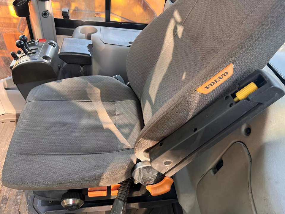 Μίσθωση Used Volvo L120GZ 6 Ton Capacity Wheel Loader Available for Sale Used Volvo L120GZ 6 Ton Capacity Wheel Loader Available for Sale: φωτογραφία 6 Μίσθωση Used Volvo L120GZ 6 Ton Capacity Wheel Loader Available for Sale Used Volvo L120GZ 6 Ton Capacity Wheel Loader Available for Sale: φωτογραφία 6