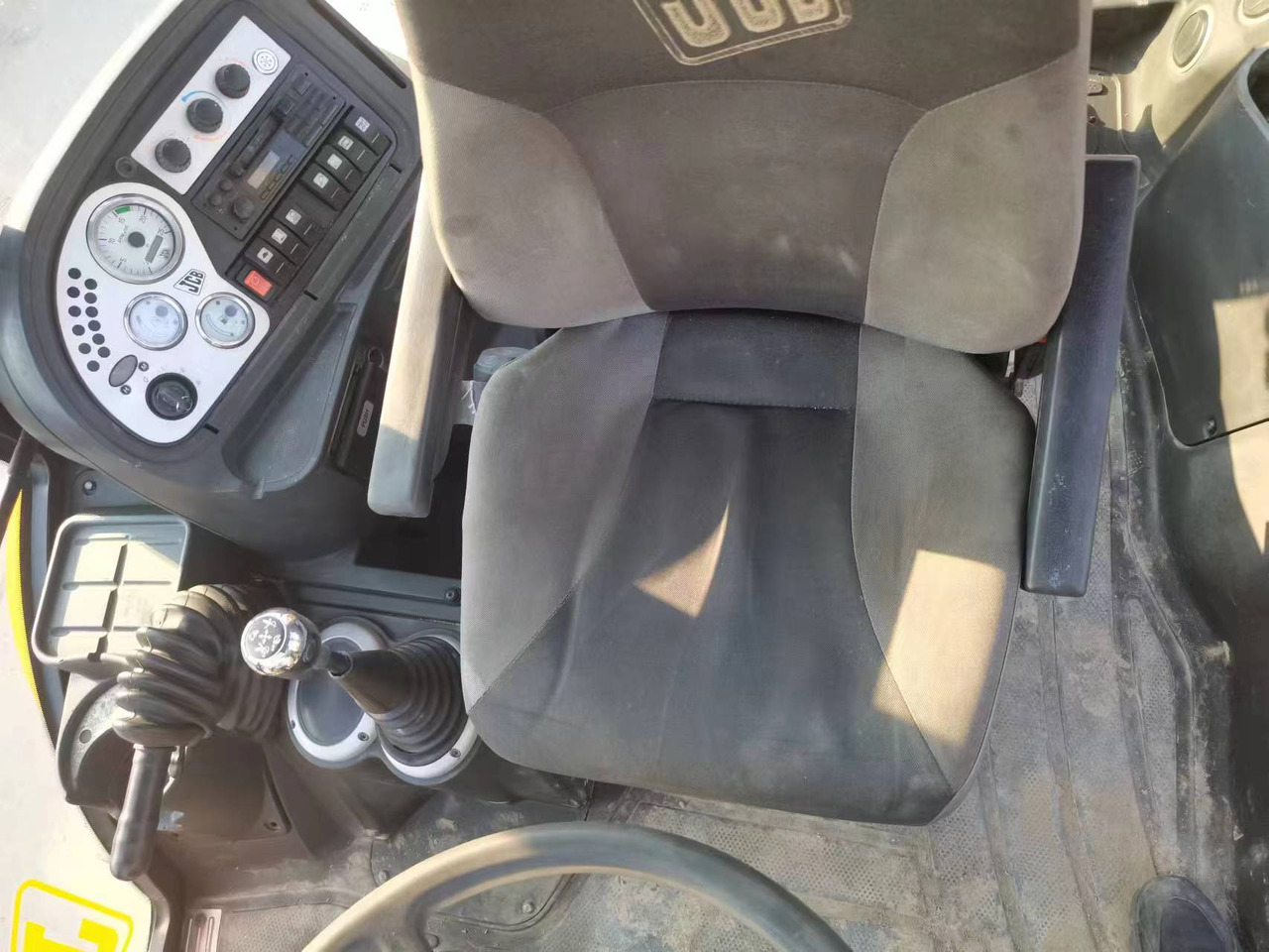 - Φορτωτής εκσκαφέας: φωτογραφία 2 - Φορτωτής εκσκαφέας: φωτογραφία 2