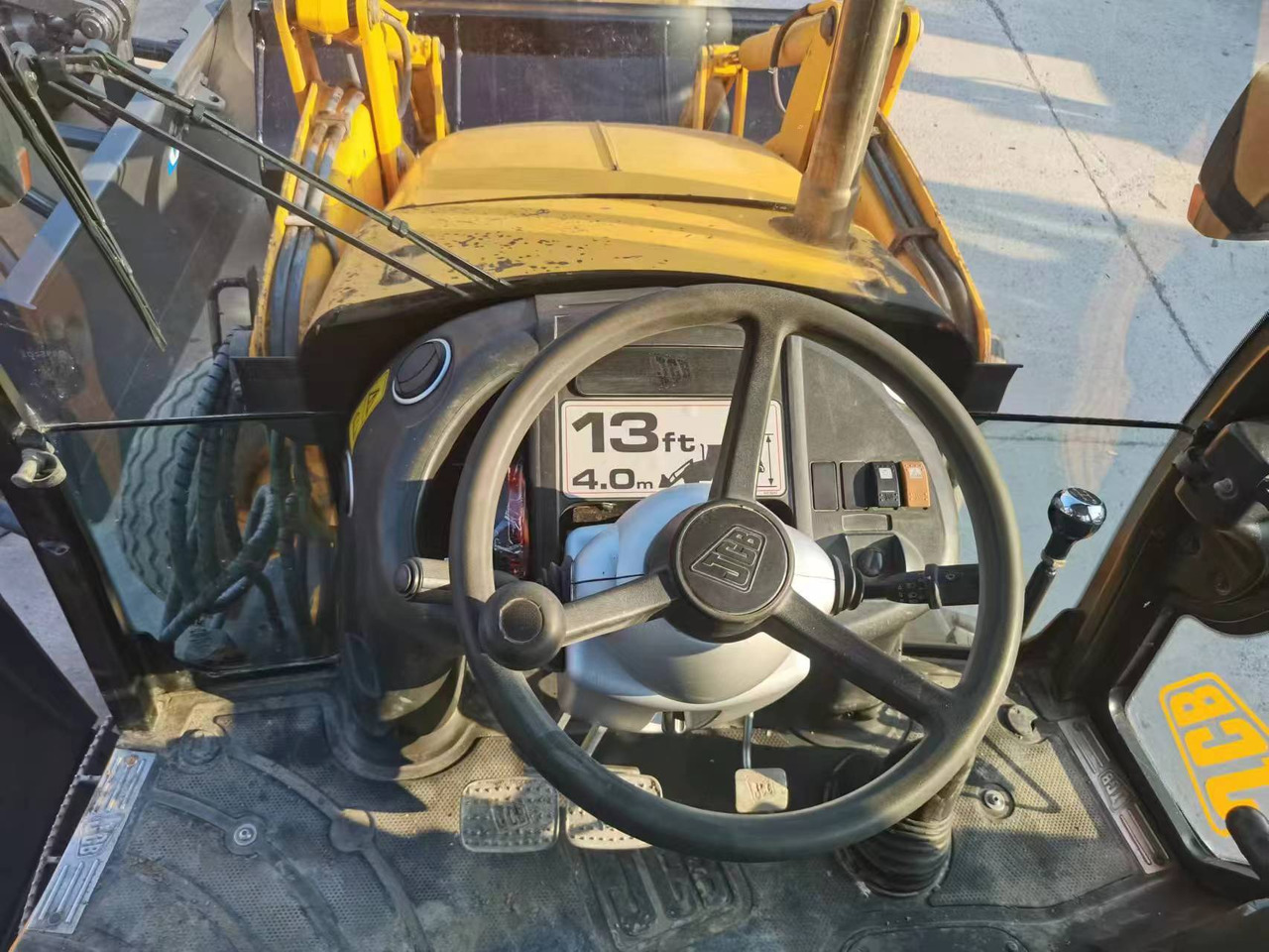 - Φορτωτής εκσκαφέας: φωτογραφία 4 - Φορτωτής εκσκαφέας: φωτογραφία 4