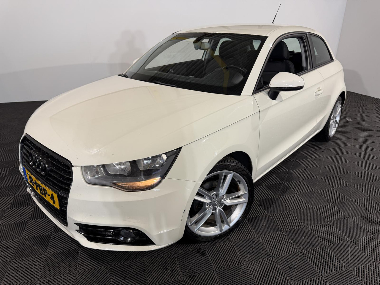 Audi | A1 | 1.2 TFSI Ambition Pro Line | 2011 | 173.570 km | 38PBP4 | Logisch - Hatchback: φωτογραφία 1 Audi | A1 | 1.2 TFSI Ambition Pro Line | 2011 | 173.570 km | 38PBP4 | Logisch - Hatchback: φωτογραφία 1