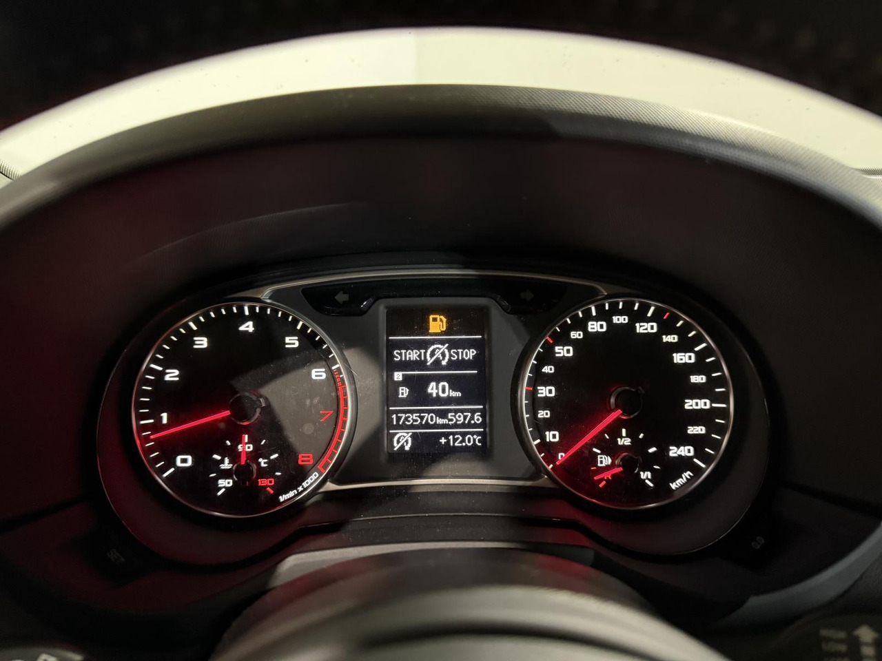 Audi | A1 | 1.2 TFSI Ambition Pro Line | 2011 | 173.570 km | 38PBP4 | Logisch - Hatchback: φωτογραφία 5 Audi | A1 | 1.2 TFSI Ambition Pro Line | 2011 | 173.570 km | 38PBP4 | Logisch - Hatchback: φωτογραφία 5