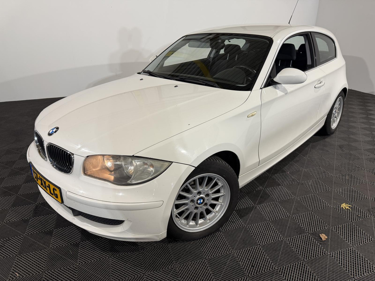 BMW | 1-serie | 116i Introduction | 2007 | 332.014 km | 57XXLG | Logisch - Hatchback: φωτογραφία 1 BMW | 1-serie | 116i Introduction | 2007 | 332.014 km | 57XXLG | Logisch - Hatchback: φωτογραφία 1