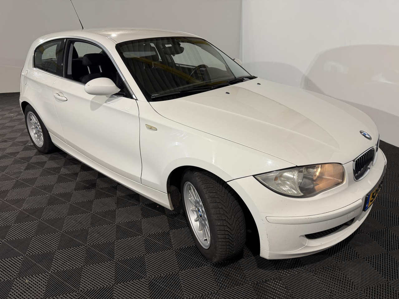 BMW | 1-serie | 116i Introduction | 2007 | 332.014 km | 57XXLG | Logisch - Hatchback: φωτογραφία 3 BMW | 1-serie | 116i Introduction | 2007 | 332.014 km | 57XXLG | Logisch - Hatchback: φωτογραφία 3