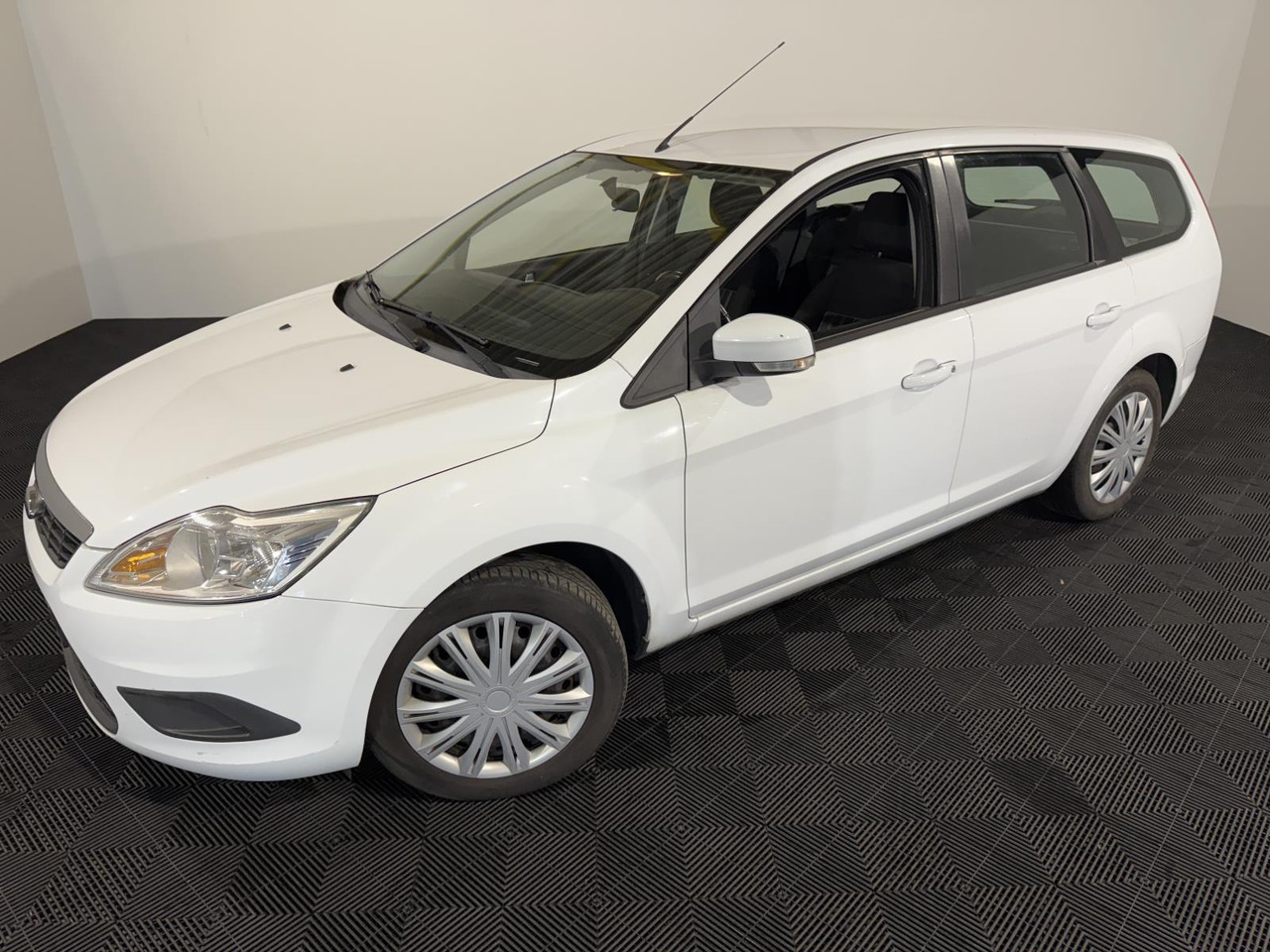 Ford Focus Wagon 1.6 Comfort 33-LKG-1 283.490 km - Αυτοκίνητο: φωτογραφία 1 Ford Focus Wagon 1.6 Comfort 33-LKG-1 283.490 km - Αυτοκίνητο: φωτογραφία 1