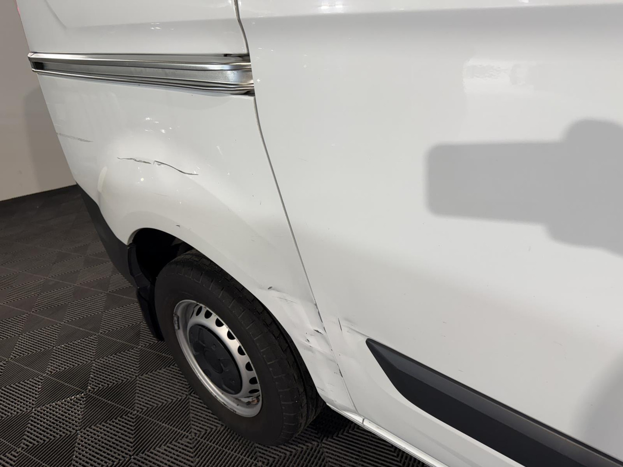 Ford Transit Custom 270 2.0 TDCI L1H1 V-026-FL - Βαν: φωτογραφία 2 Ford Transit Custom 270 2.0 TDCI L1H1 V-026-FL - Βαν: φωτογραφία 2