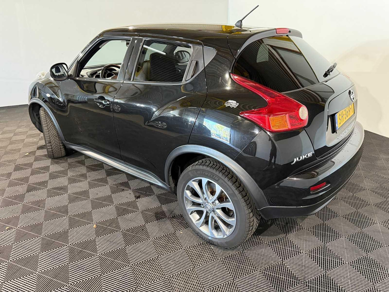Nissan Juke 1.6 Tekna SH-369-T 215.081 km - Αυτοκίνητο: φωτογραφία 2 Nissan Juke 1.6 Tekna SH-369-T 215.081 km - Αυτοκίνητο: φωτογραφία 2