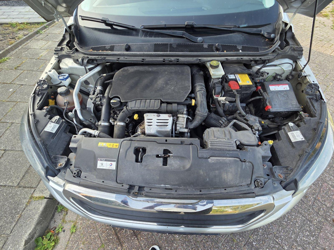 Peugeot 308 1.2 PureTech Allure ZT-579-K 236.408 - Αυτοκίνητο: φωτογραφία 4 Peugeot 308 1.2 PureTech Allure ZT-579-K 236.408 - Αυτοκίνητο: φωτογραφία 4