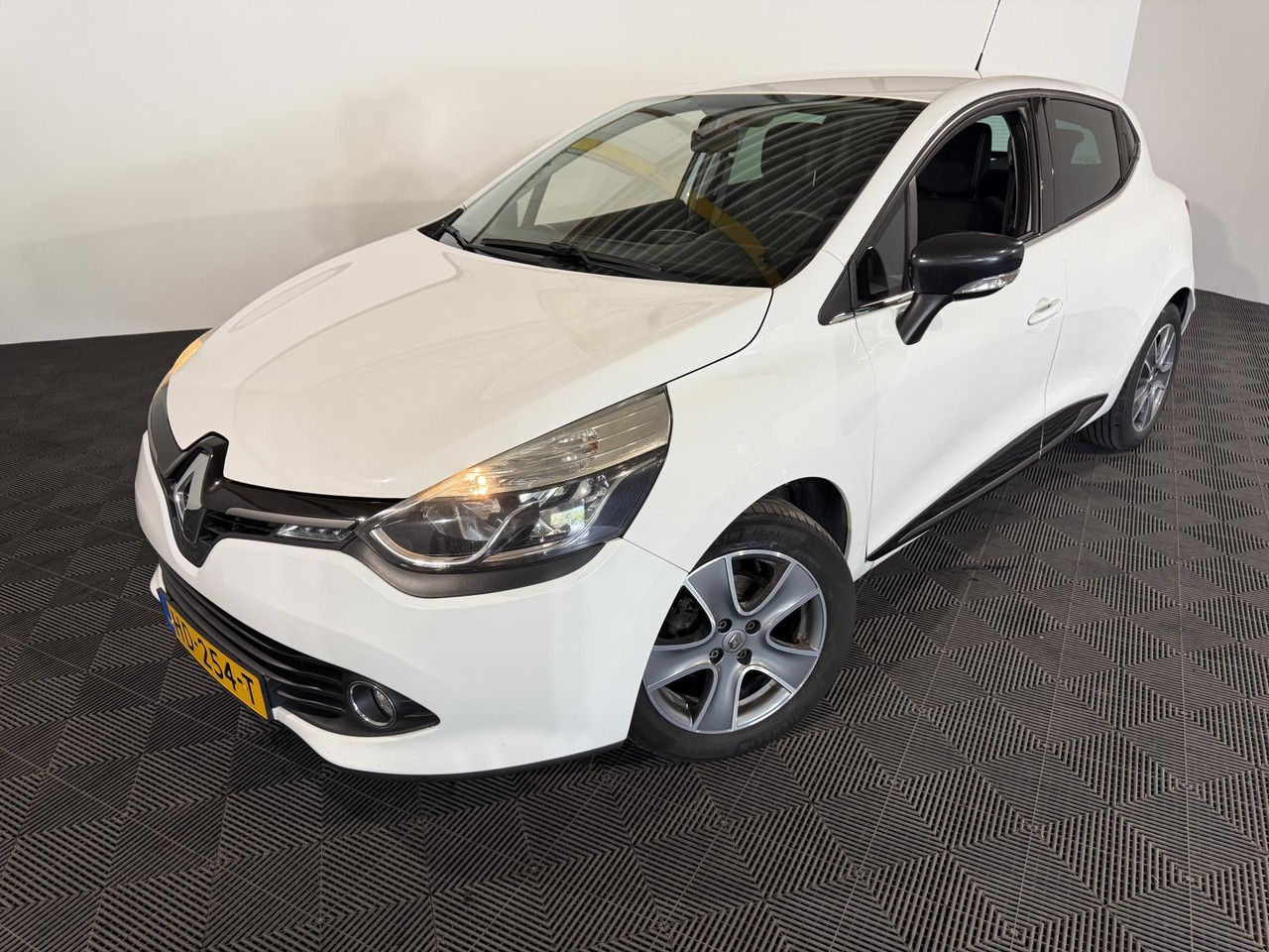 Renault Clio 0.9 TCe ECO Night&Day | 2015 | 170.065 km | HD-254 T - Hatchback: φωτογραφία 1 Renault Clio 0.9 TCe ECO Night&Day | 2015 | 170.065 km | HD-254 T - Hatchback: φωτογραφία 1